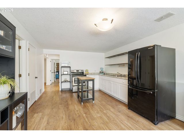 18819 SHENANDOAH Dr, Oregon City, OR 97045