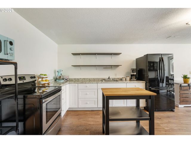 18819 SHENANDOAH Dr, Oregon City, OR 97045