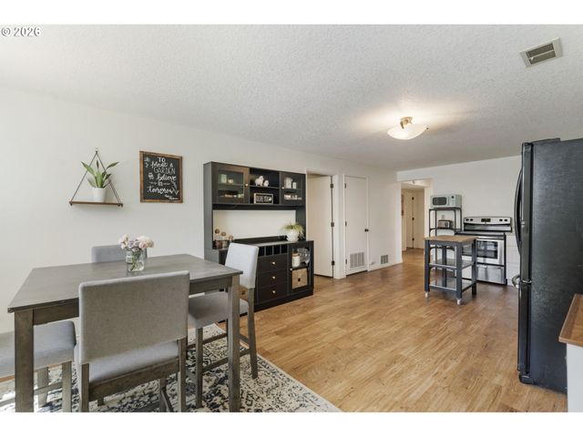 18819 SHENANDOAH Dr, Oregon City, OR 97045