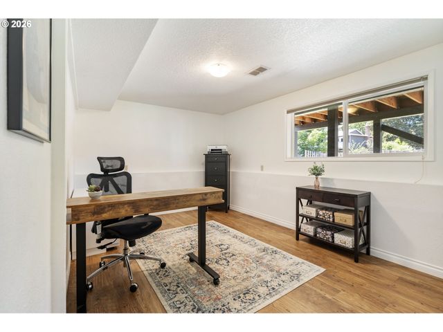 18819 SHENANDOAH Dr, Oregon City, OR 97045
