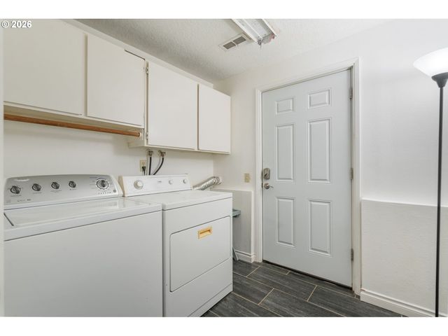 18819 SHENANDOAH Dr, Oregon City, OR 97045