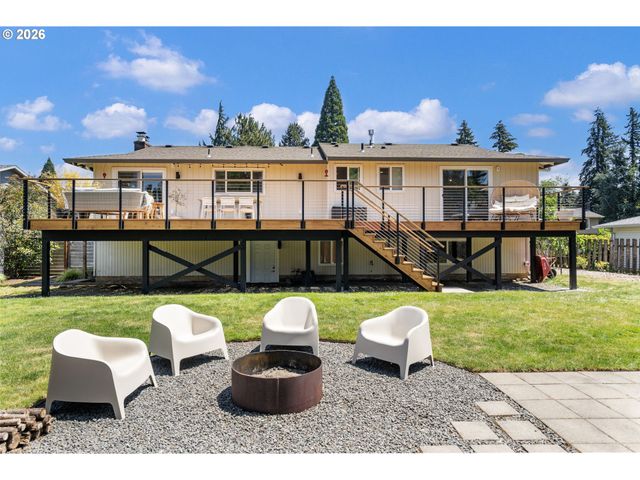 18819 SHENANDOAH Dr, Oregon City, OR 97045