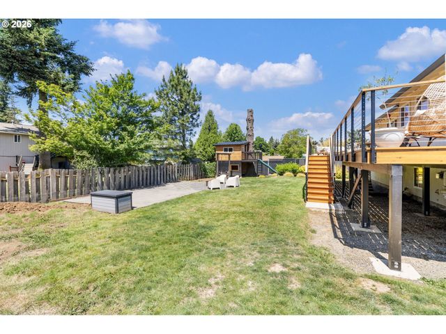 18819 SHENANDOAH Dr, Oregon City, OR 97045