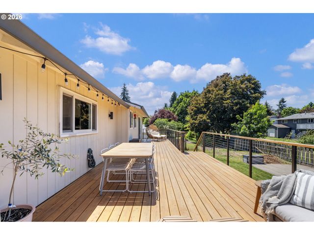 18819 SHENANDOAH Dr, Oregon City, OR 97045