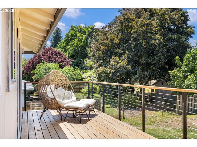 18819 SHENANDOAH Dr, Oregon City, OR 97045