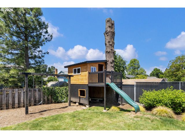 18819 SHENANDOAH Dr, Oregon City, OR 97045