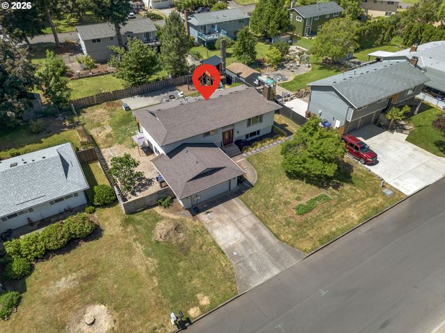 18819 SHENANDOAH Dr, Oregon City, OR 97045