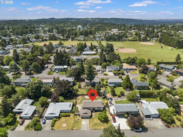 18819 SHENANDOAH Dr, Oregon City, OR 97045