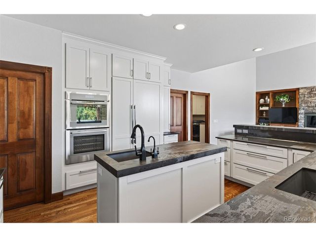 22594 Treetop Ln, Golden, CO 80401