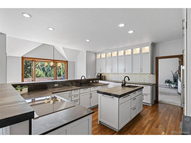 22594 Treetop Ln, Golden, CO 80401