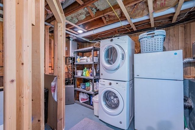 558 Spring St, Hanson, MA 02341