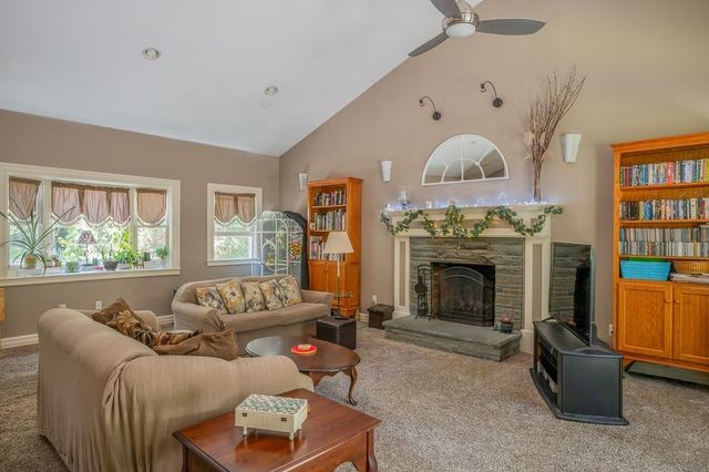 558 Spring St, Hanson, MA 02341