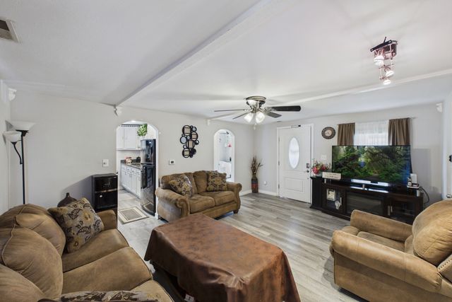 207 Second Street, Elgin, IL 60123