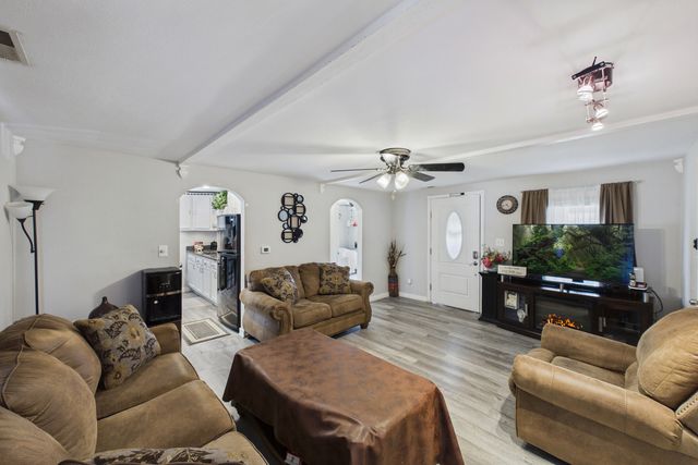 207 Second Street, Elgin, IL 60123