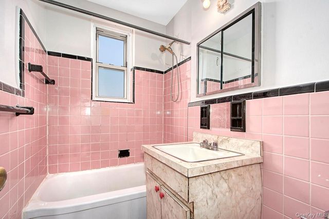 27-10 Parsons Boulevard 6H, Flushing, NY 11354