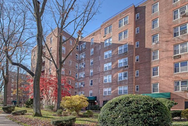27-10 Parsons Boulevard 6H, Flushing, NY 11354