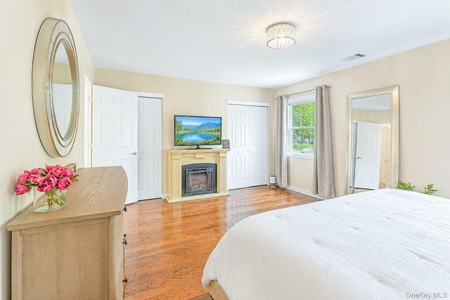 115 Woody Lane, Woodbury, NY 11797