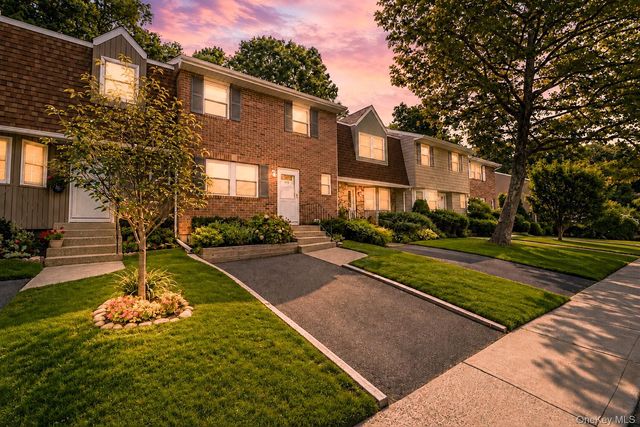 115 Woody Lane, Woodbury, NY 11797