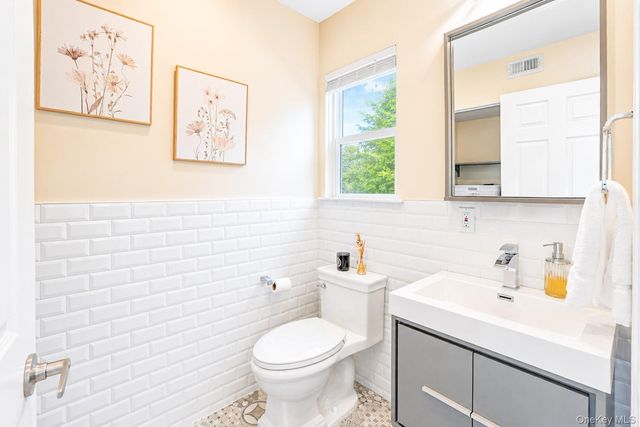 115 Woody Lane, Woodbury, NY 11797