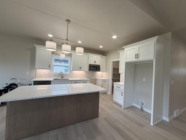 1261 AUTUMN FIELD LANE, De Pere, WI 54115