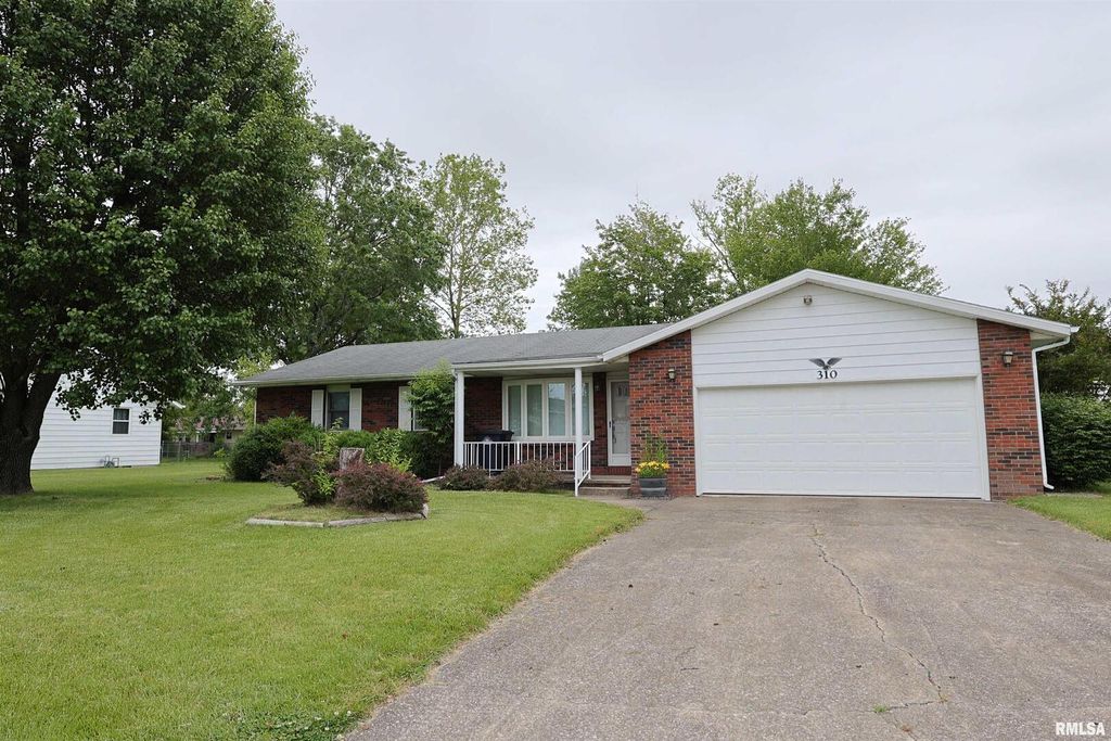 Image 1 of property listing at 310 WOODLAND Drive, Salem, IL 62881