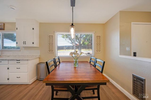 1543 Cunningham Rd, Sebastopol, CA 95472