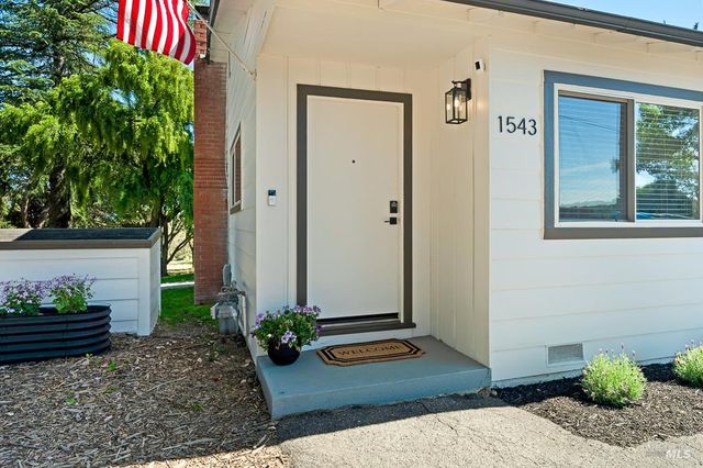 1543 Cunningham Rd, Sebastopol, CA 95472