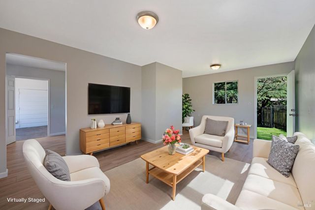 1543 Cunningham Rd, Sebastopol, CA 95472