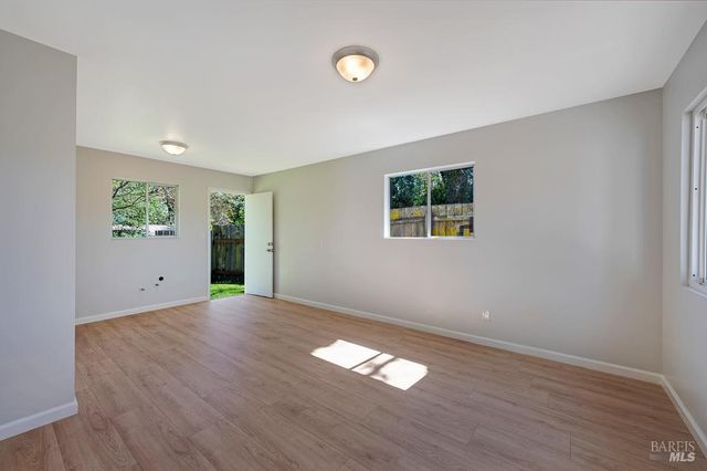 1543 Cunningham Rd, Sebastopol, CA 95472