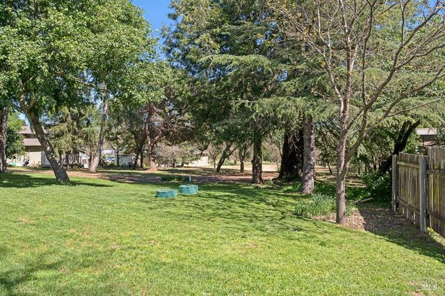 1543 Cunningham Rd, Sebastopol, CA 95472