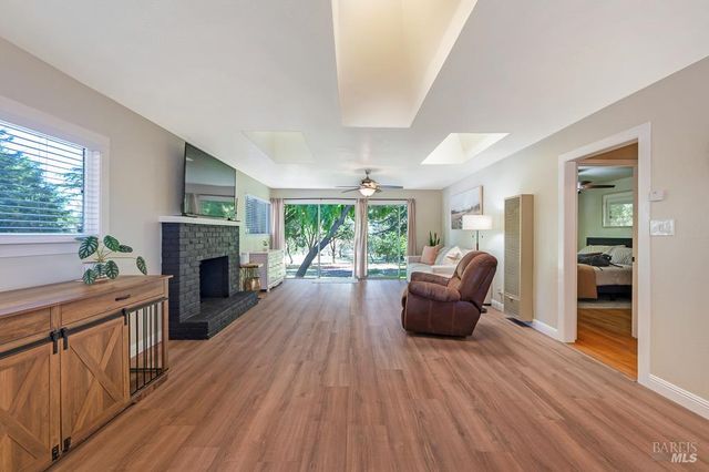 1543 Cunningham Rd, Sebastopol, CA 95472