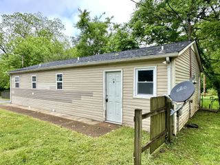 3051 2 Locust Street B, Clarksville, TN 37042