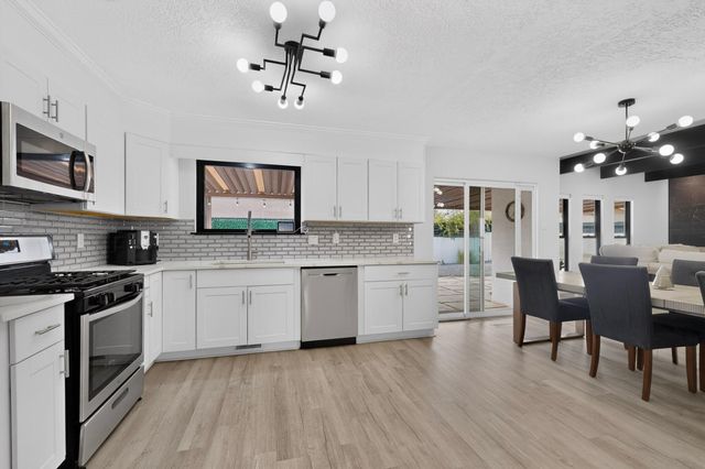 5605 Cactus Flower Drive NW, Albuquerque, NM 87120