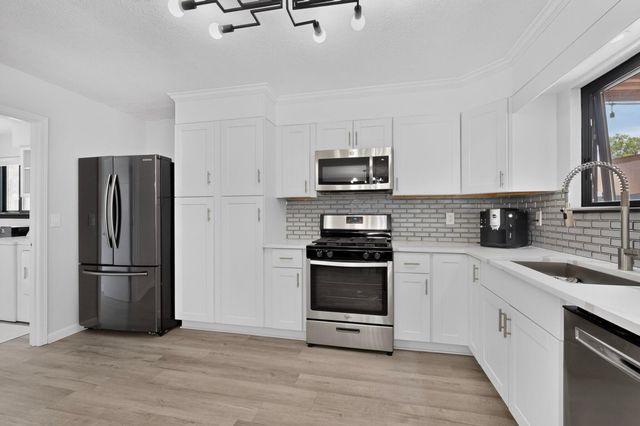 5605 Cactus Flower Drive NW, Albuquerque, NM 87120