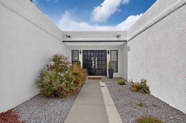 5605 Cactus Flower Drive NW, Albuquerque, NM 87120