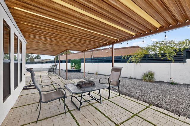 5605 Cactus Flower Drive NW, Albuquerque, NM 87120