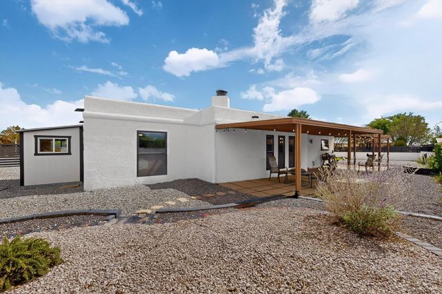 5605 Cactus Flower Drive NW, Albuquerque, NM 87120