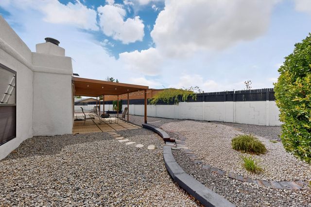 5605 Cactus Flower Drive NW, Albuquerque, NM 87120