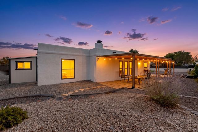 5605 Cactus Flower Drive NW, Albuquerque, NM 87120