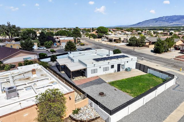 5605 Cactus Flower Drive NW, Albuquerque, NM 87120