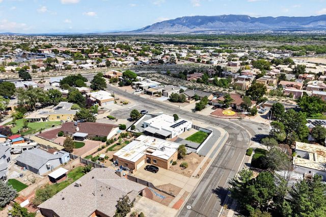 5605 Cactus Flower Drive NW, Albuquerque, NM 87120