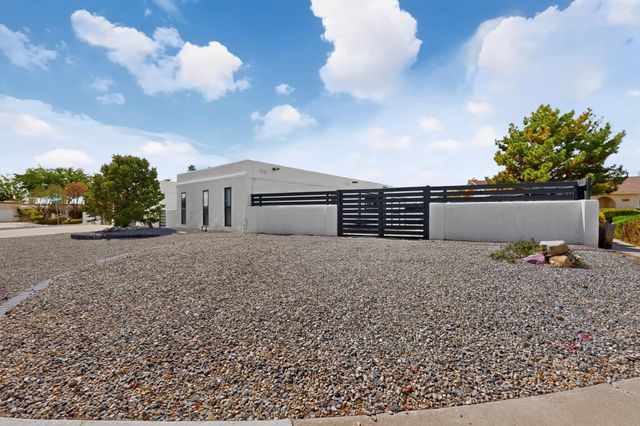 5605 Cactus Flower Drive NW, Albuquerque, NM 87120