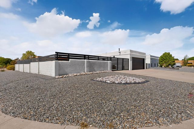 5605 Cactus Flower Drive NW, Albuquerque, NM 87120