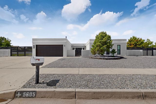 5605 Cactus Flower Drive NW, Albuquerque, NM 87120