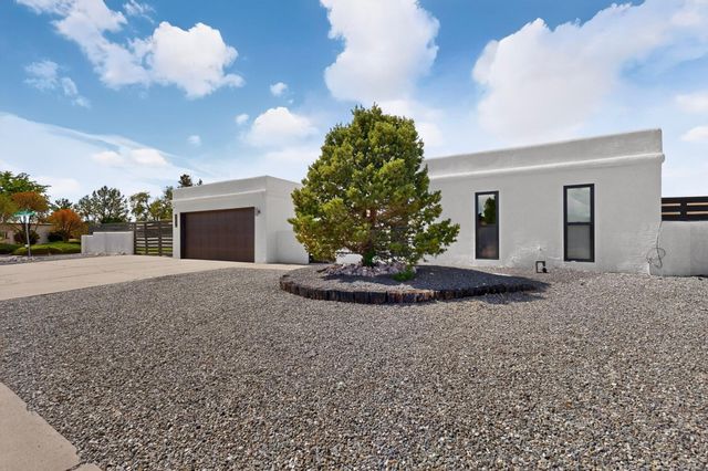 5605 Cactus Flower Drive NW, Albuquerque, NM 87120