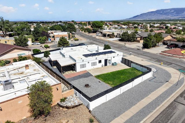 5605 Cactus Flower Drive NW, Albuquerque, NM 87120