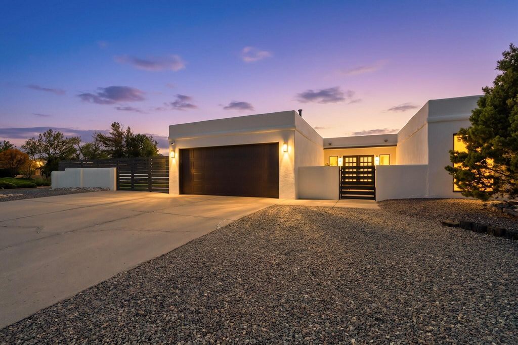5605 Cactus Flower Drive NW, Albuquerque, NM 87120