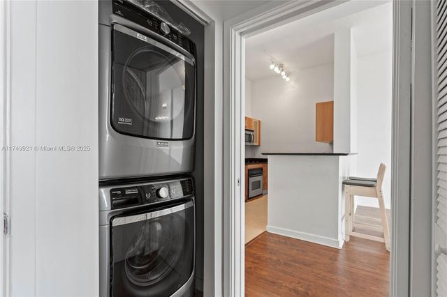 335 S Biscayne Blvd UPH02, Miami, FL 33131