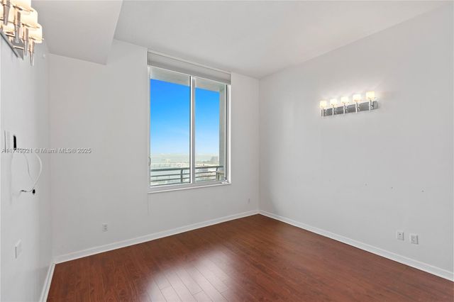 335 S Biscayne Blvd UPH02, Miami, FL 33131