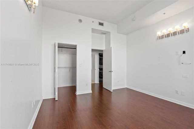 335 S Biscayne Blvd UPH02, Miami, FL 33131